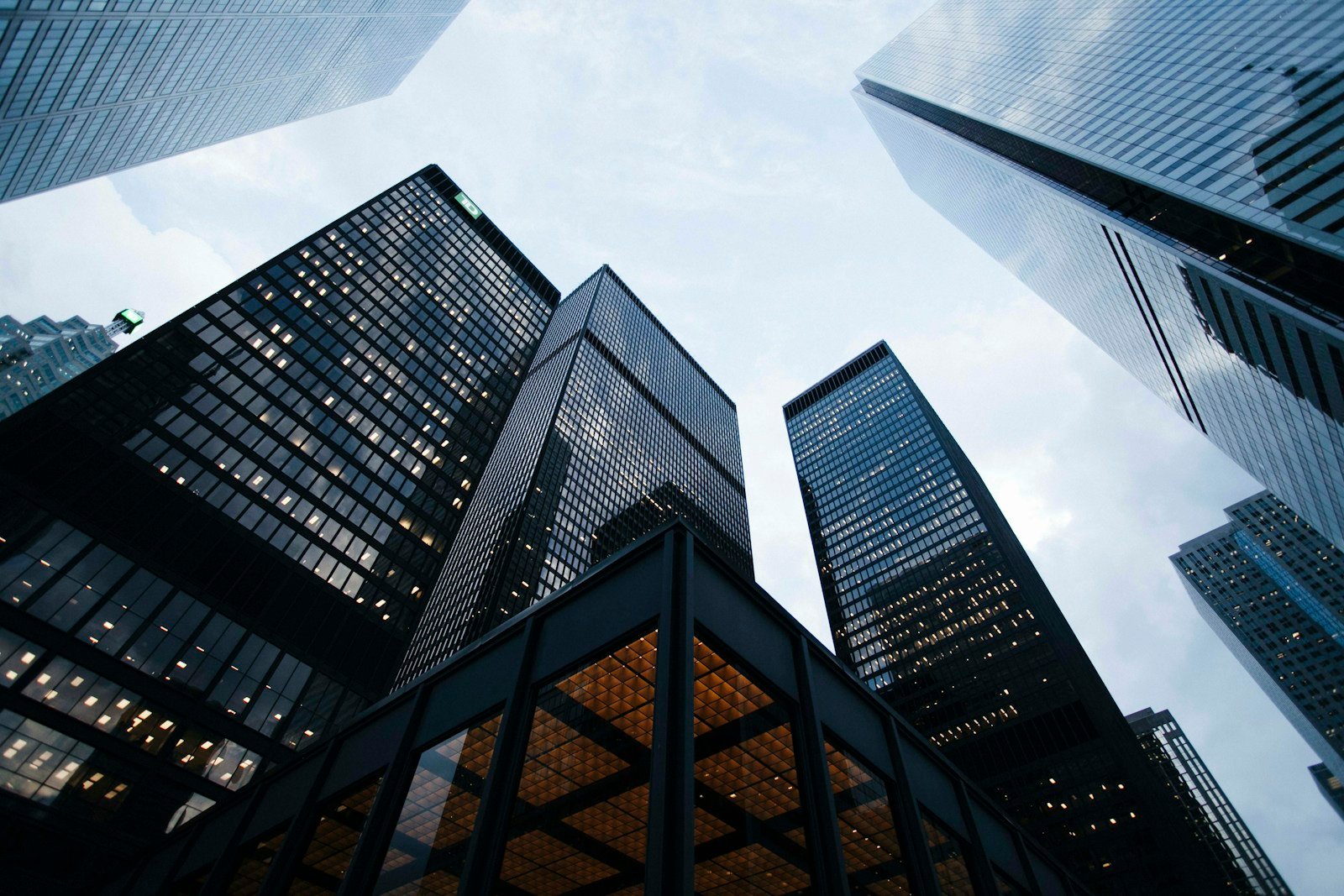 Edificación Comercial y Complejos Mixtos